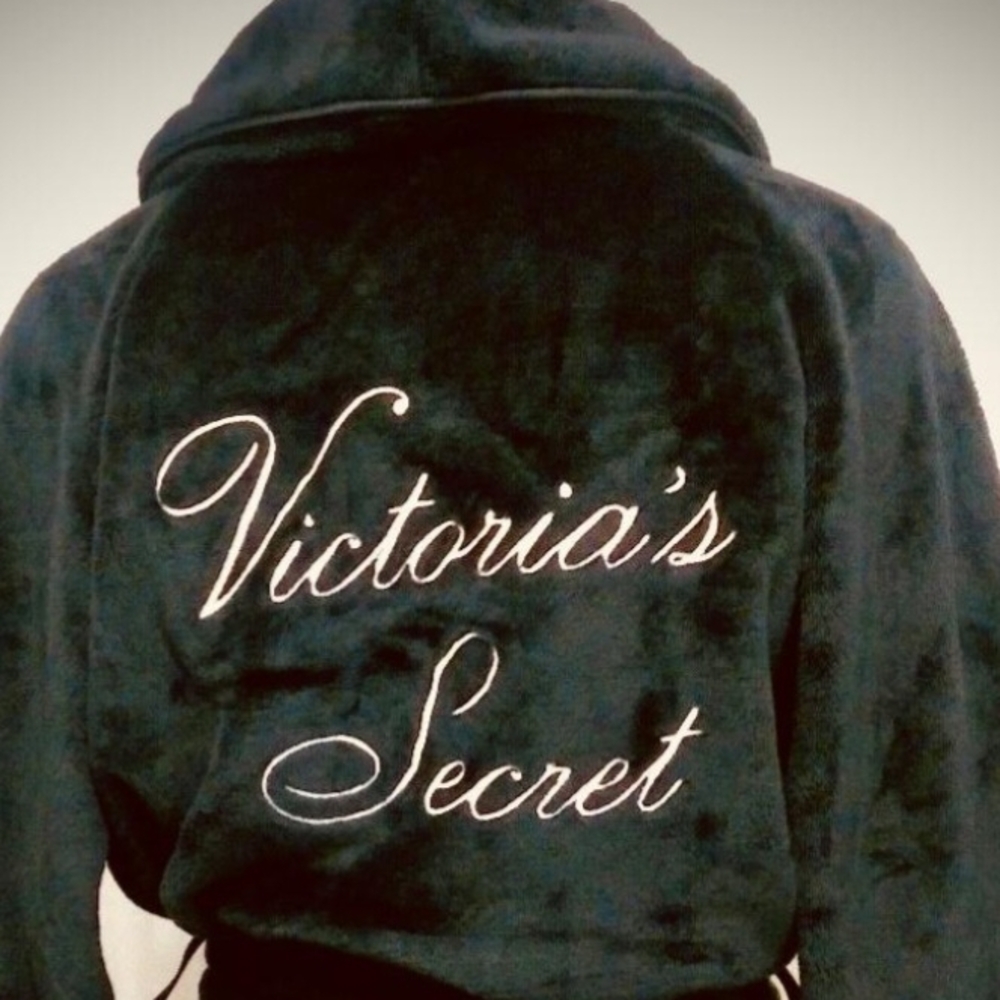 Victoria's Secret  Black Velvet Robe Luxurious Intimates Size:M-L. Lenght:35.5"! - Picture 2 of 4